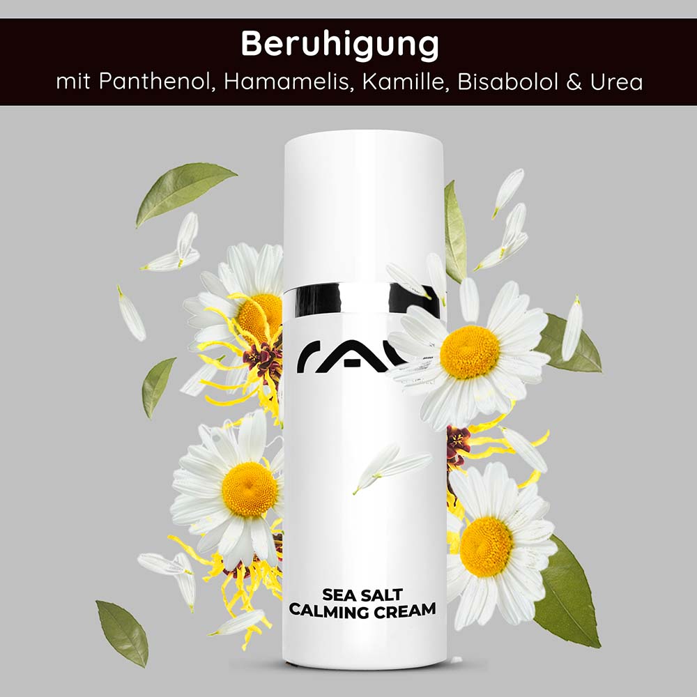 Sea Salt Calming Cream 50 ml Gesichtscreme mit Meersalz bei unreiner Haut Flasche der Sea Salt Calming Cream von RAU Cosmetics, umgeben von Kamillenblüten und -blättern, mit beruhigenden Inhaltsstoffen wie Panthenol, Hamamelis und Urea.