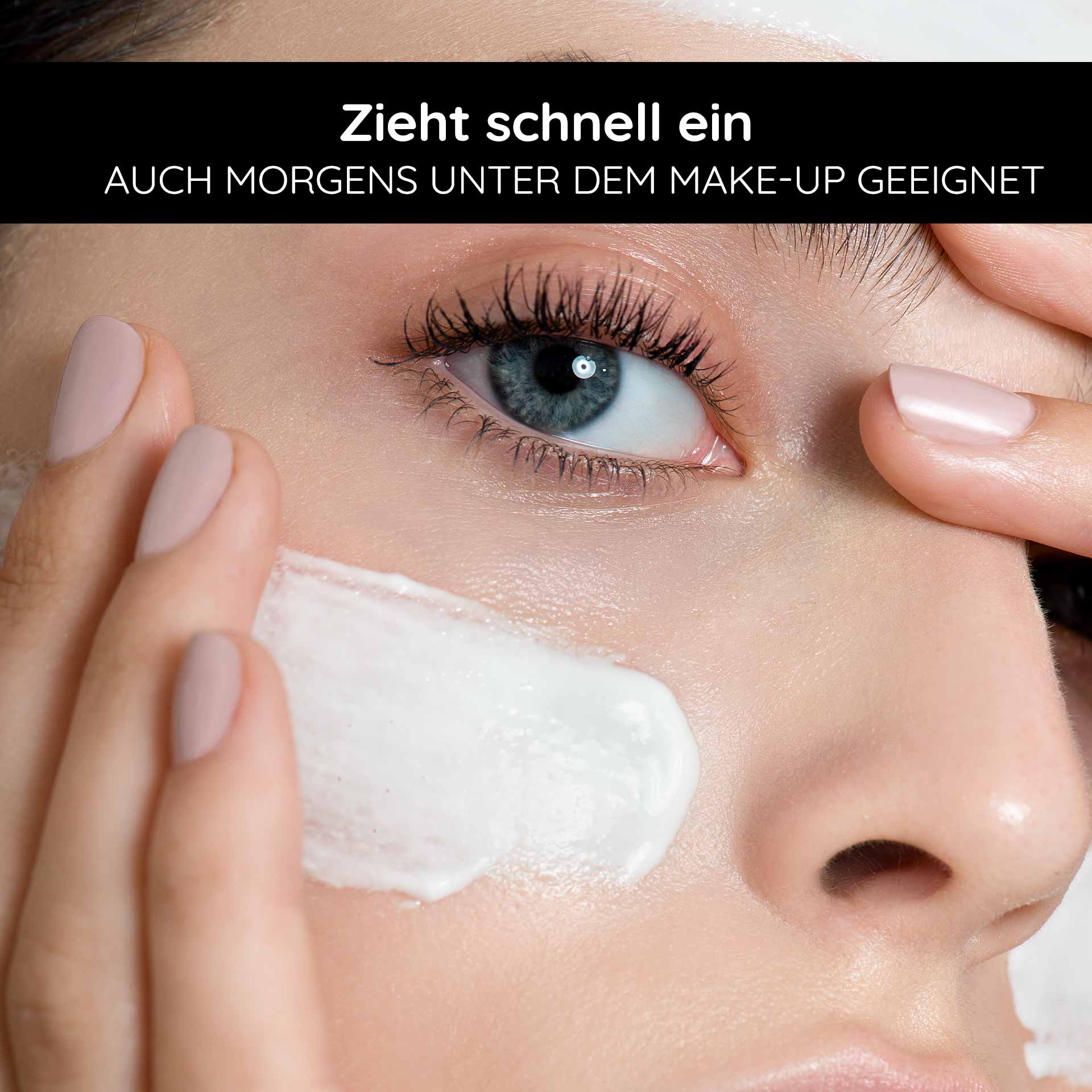 Silbercreme 50 ml - Silver Repaircream gegen Pickel bei Unreinheiten Frau mit zarter Haut, die eine Gesichtscreme aufträgt, geeignet für die Anwendung unter Make-up, betont schnelle Absorption und Hautpflegeeffekte.