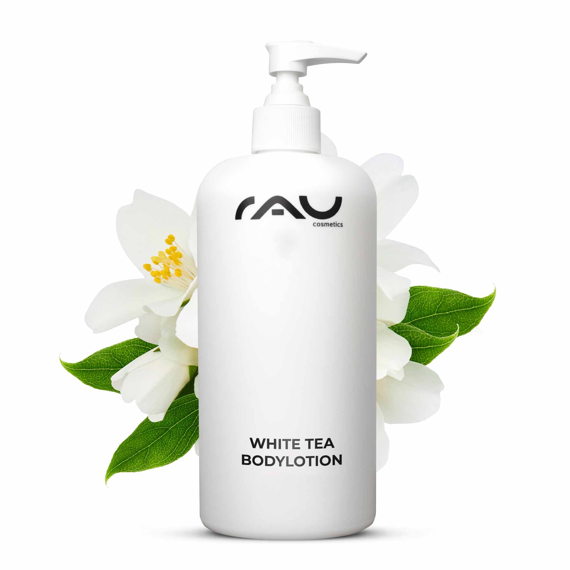 White Tea Bodylotion für trockene Haut 500 ml  Weißes Teekörperlotion-Flasche von RAU Cosmetics mit Pumpe, umgeben von weißen Blüten und grünen Blättern, betont die Pflege für trockene Haut.