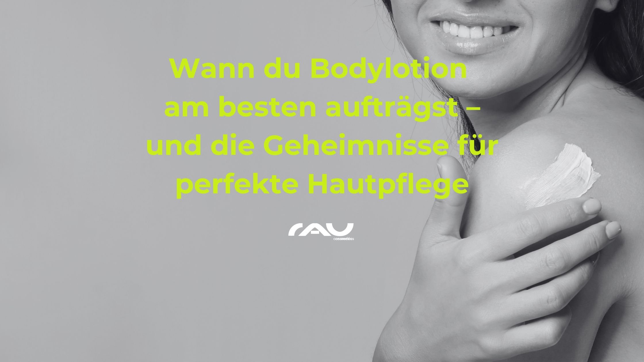 Frau trägt Bodylotion auf ihre Schulter auf, umgeben von Text über optimale Hautpflege und Anwendungstipps, RAU Cosmetics Logo sichtbar.