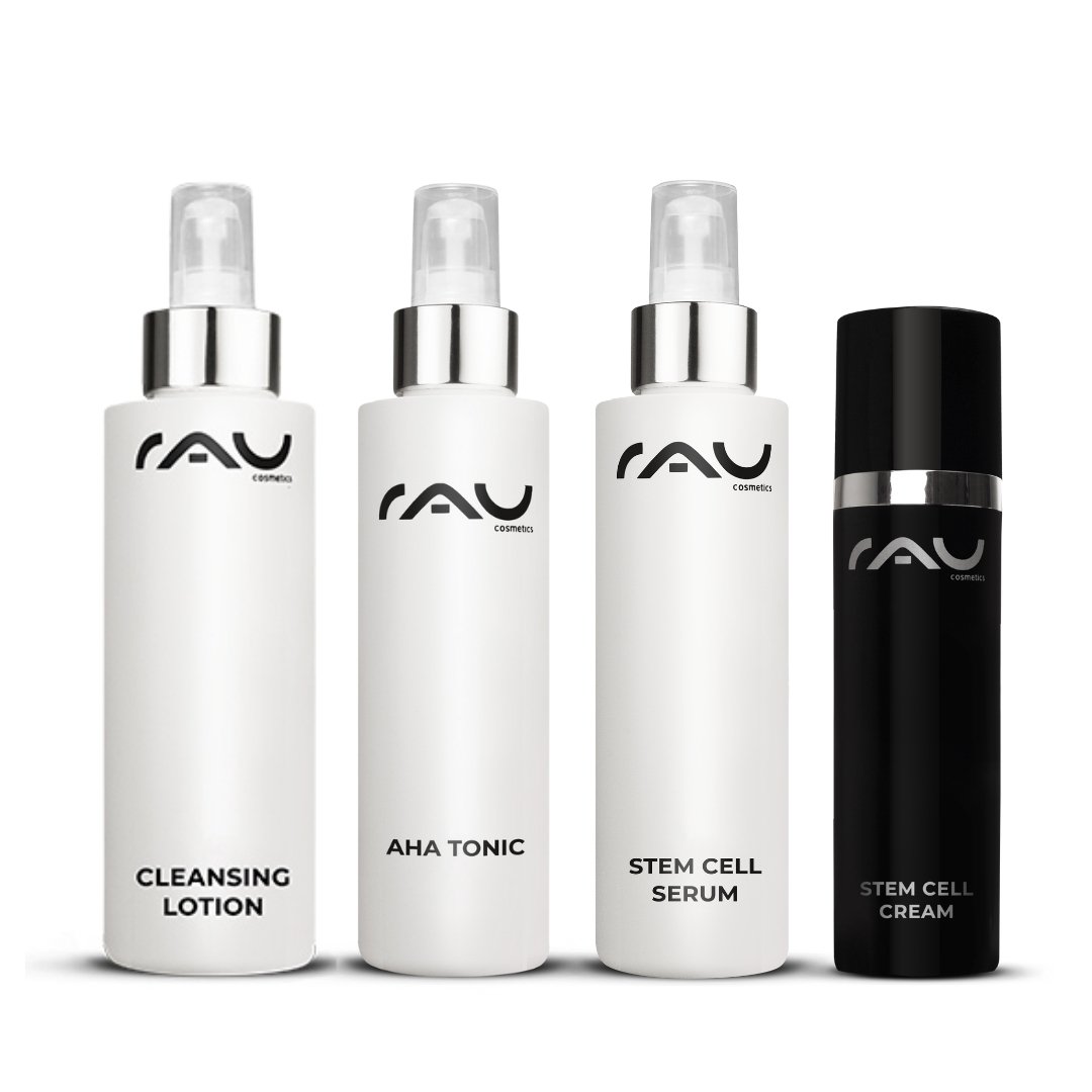 RAU Cosmetics Advanced Pflegeroutine für reife Haut, bestehend aus Cleansing Lotion, AHA Tonic, Stem Cell Serum und Stem Cell Cream, auf weißem Hintergrund.