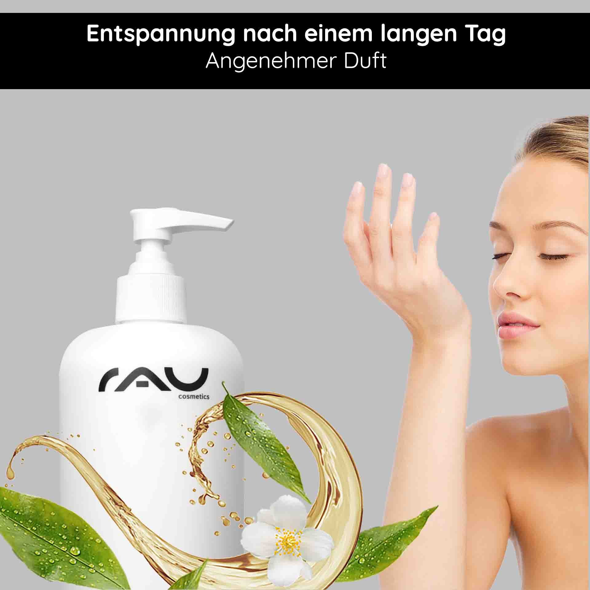 RAU Cosmetics White Tea & Caffeine Shampoo – 500 ml Flasche mit Pumpverschluss, umgeben von weißen Blüten und grünen Blättern, die Frische und Pflege symbolisieren.