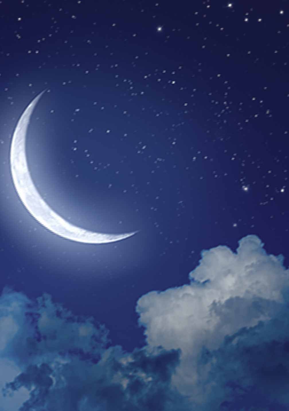 Halbmond vor einem tiefblauen Nachthimmel mit Sternen, der die beruhigenden und reparierenden Hautpflegeprodukte von RAU Cosmetics repräsentiert.